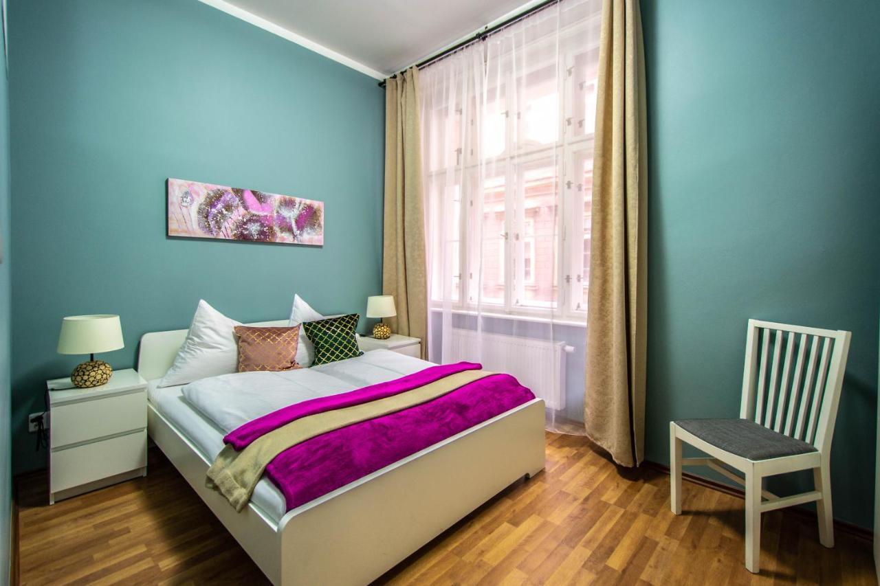 Ruzova Apartment By Ruterra Prag Exterior foto