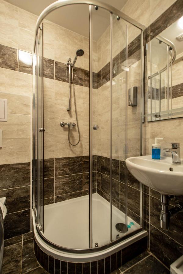 Ruzova Apartment By Ruterra Prag Exterior foto
