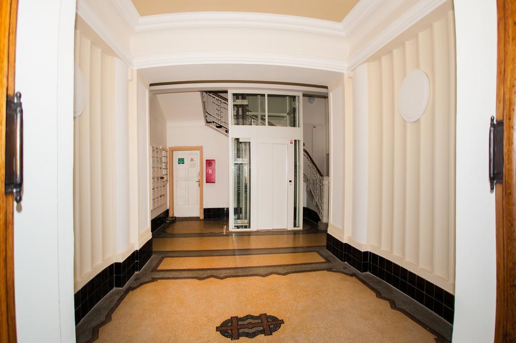 Ruzova Apartment By Ruterra Prag Zimmer foto